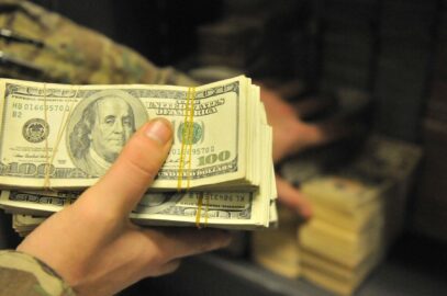 Зображення для публікації 'Українці зняли готівкою 57 мільйонів доларів, відмитих за схемою, викритою Магнітським'