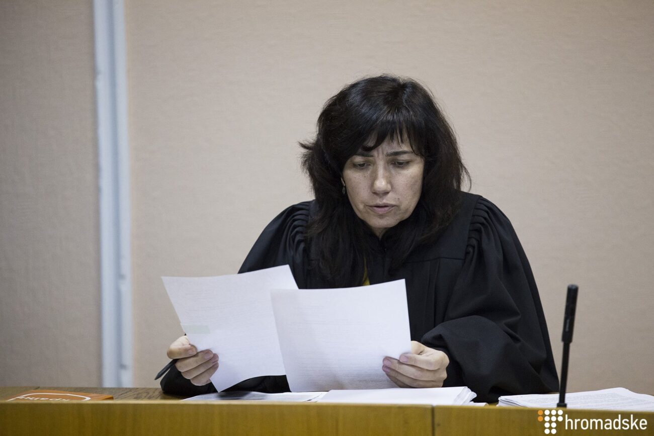 Зображення для публікації 'Активісти зібрались на захист судді Цокол. Хто вона така?'