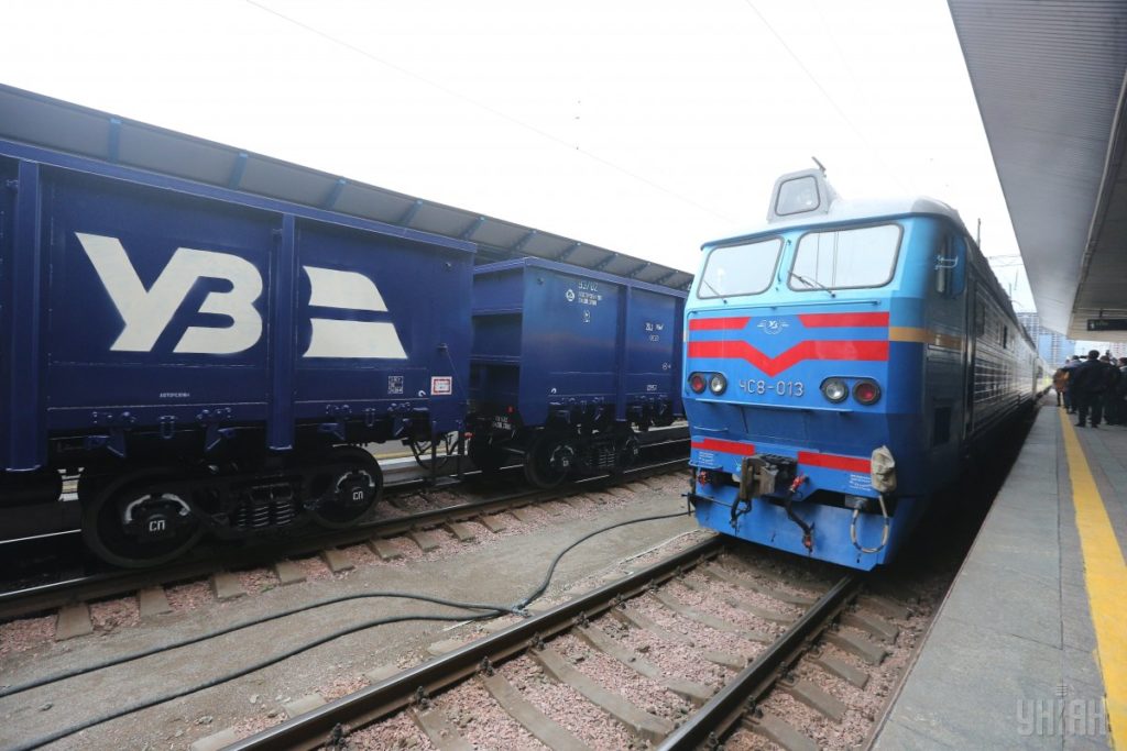 «Укрзалізниця» замовила 2 тисячі тонн палива у компанії, яку підозрюють у несплаті податків на 920 млн грн