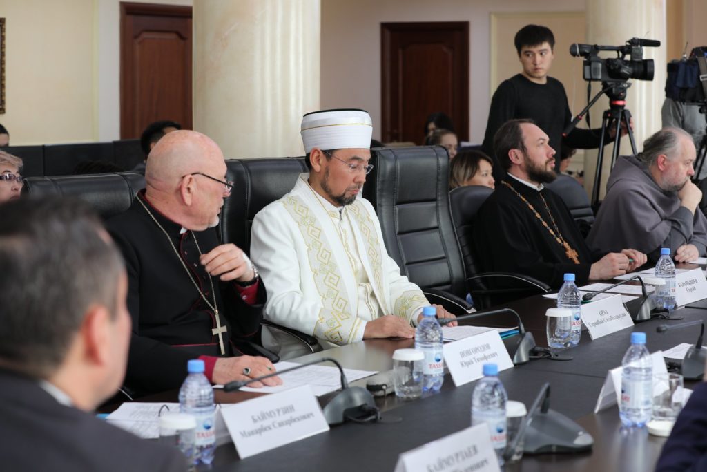 Влада Казахстану попросила релігійних діячів проповідувати про «гріховність корупції»