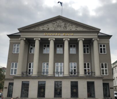 Зображення для публікації 'Десятьох топ-менеджерів Danske Bank звинуватили у відмиванні грошей'
