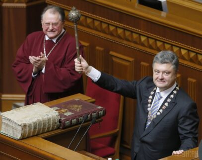 Зображення для публікації 'Адміністрація Порошенка платила за цькування журналістів — розслідування'
