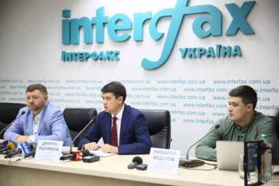 Зображення для публікації 'Хто спонсорує «Слугу народу» та скільки витрачає партія'