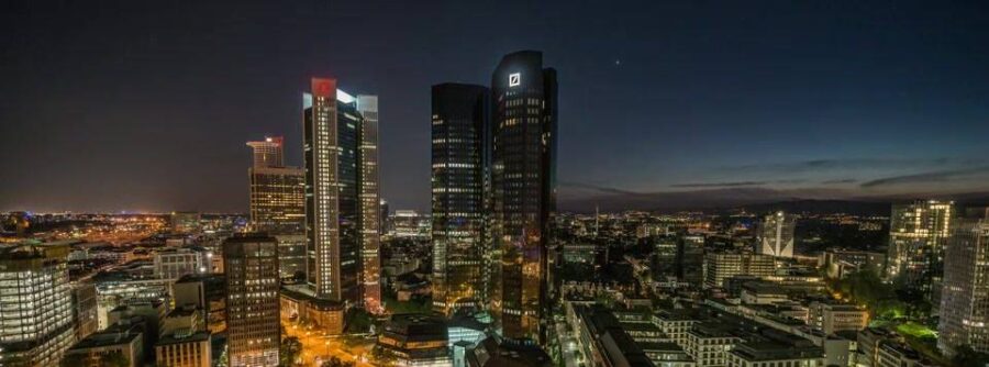 Зображення для публікації 'Deutsche Bank оштрафували за працевлаштування родичів російських чиновників'