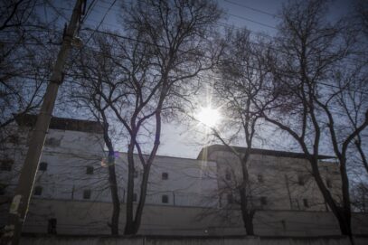 Зображення для публікації 'Сімферопольське СІЗО переповнене майже вдвічі — засуджені сплять по черзі'