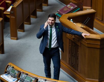 Зображення для публікації '11 адвокатів профінансували «Слугу народу» на майже 6,5 млн грн'