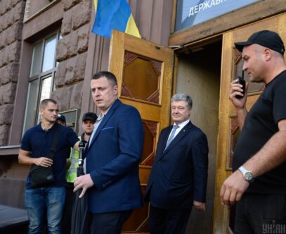 Зображення для публікації '13 справ Порошенка: чому допитують та обшукують експрезидента'