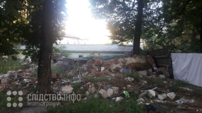 Зображення для публікації 'Туалет у спадок: як родина скандального судді захоплює сквер у центрі Києва'