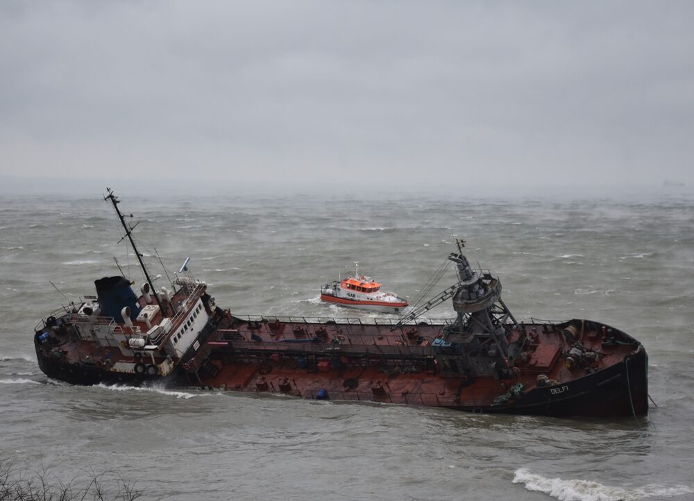 Танкер Delfi: Поліція вже розслідувала забруднення моря нафтою