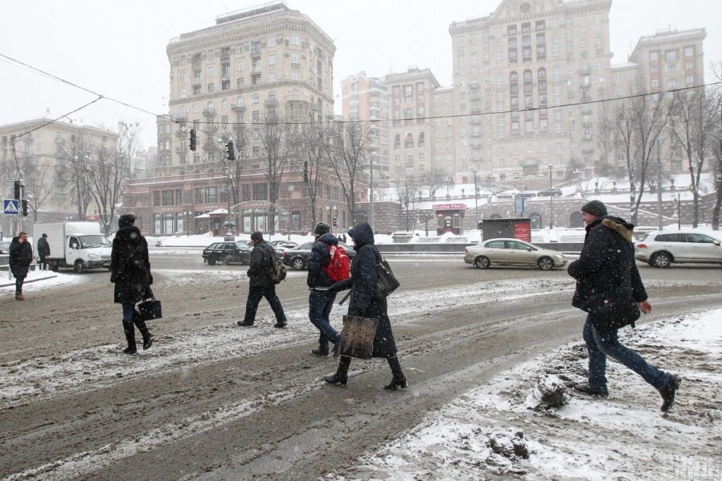 Мільйони на сніг: Хто і за скільки прибиратиме українські міста