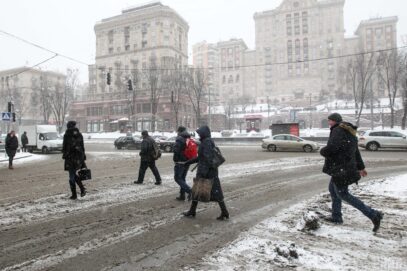 Зображення для публікації 'Мільйони на сніг: Хто і за скільки прибиратиме українські міста'