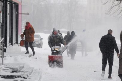 Зображення для публікації 'Сніг у центрі Києва прибиратиме компанія, яка фігурує в розслідуванні про розкрадання'
