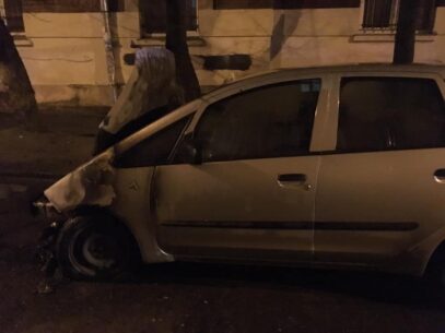 Зображення для публікації 'Журналістка “Радіо Свободи” пов’язує із професійною діяльністю підпал свого авто'