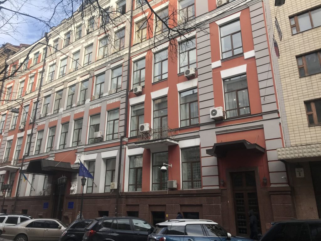 Працівник Мін'юсту може бути причетним до незаконного привласнення будинку в центрі Києва