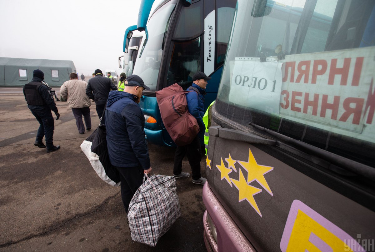 Зображення для публікації 'Великий обмін: в ОРДЛО поїхали грабіжники, торговці наркотиками та засуджені за жорстокі побутові вбивства'