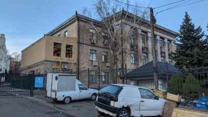 Зображення для публікації 'СБУ самовільно добудувала поверх на службовій будівлі посеред території університету'