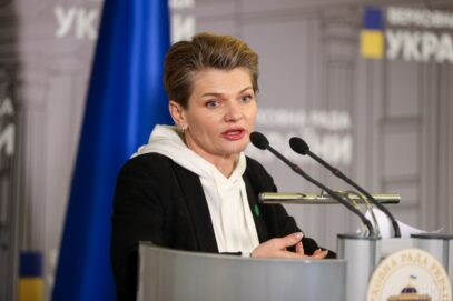 Зображення для публікації 'Парламентарка від “Слуги народу” заявляє про погрози її сім’ї'