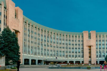 Зображення для публікації 'Компанія з оточення Корбана продовжує отримувати мільйони від дніпрян'