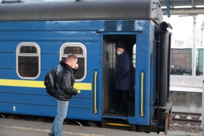 Зображення для публікації '«Укрзалізниця» купила понад 76 тисяч респіраторів за вдвічі вищою ціною'