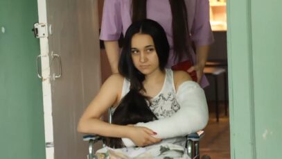 Зображення для публікації 'Поліцейський, якого дружина звинувачує у скиданні з балкона, стверджує, що це була «її спроба самогубства»'