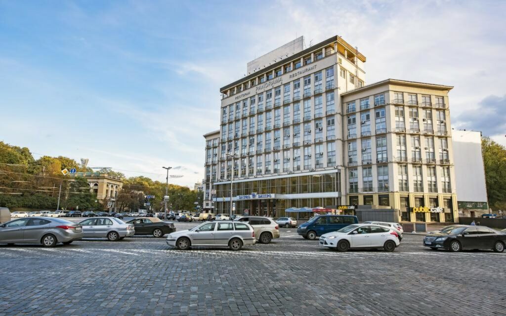 Продаж готелю «Дніпро» хочуть скасувати в Окружному адмінсуді Києва