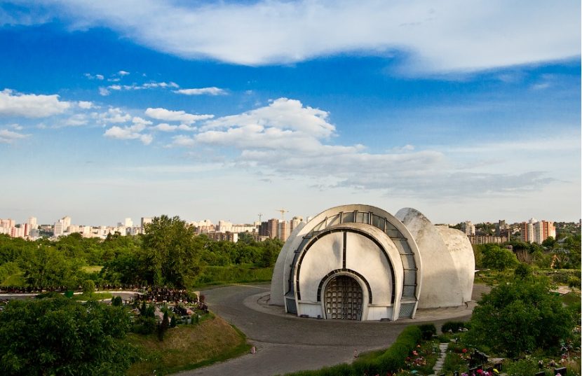 Зображення для публікації 'Київський крематорій за майже 56 млн грн ремонтуватиме фірма тестя Насірова'
