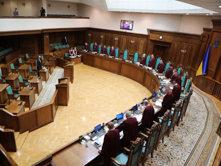 Зображення для публікації 'Двом суддям Конституційного Суду загрожував штраф через постанови НАЗК'