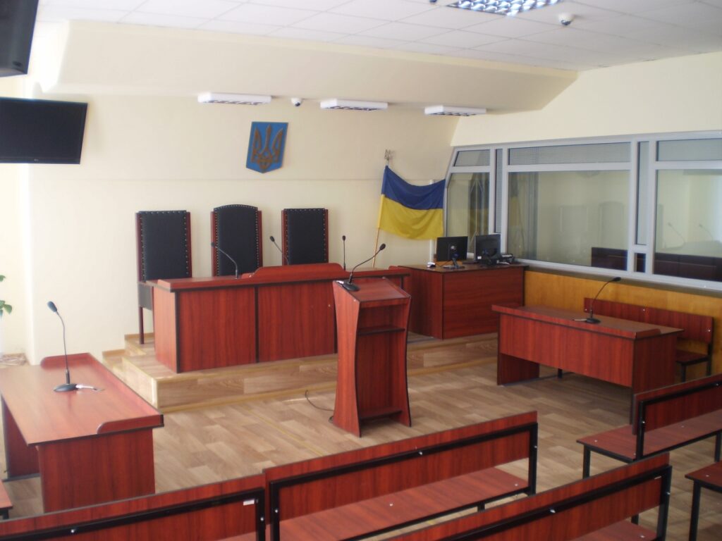 Ні ремонтів, ні доплат, ні поштових марок: чому українські суди залишилися без фінансування