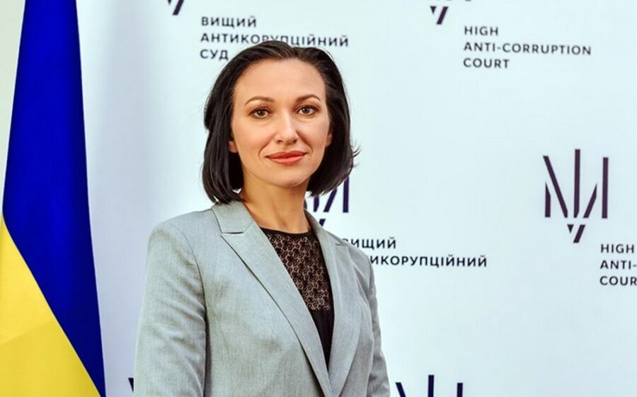 Зображення для публікації 'Голова Антикорупційного суду визнала, що була на одній вечірці з підозрюваним суддею Вовком'