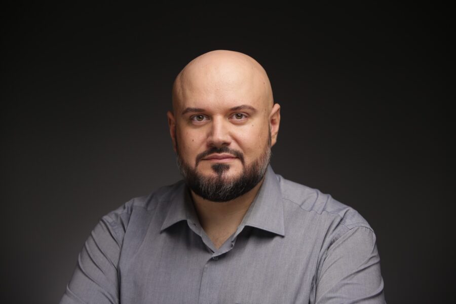 Зображення для публікації 'Мама нардепа, який відвідував офіс «короля західної контрабанди», купила новий Mercedes-Benz'