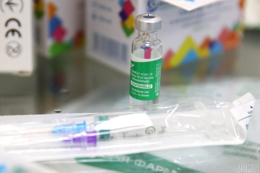 Зображення для публікації 'В Україні вакцину від COVID-19 отримали понад 1,2 тисячі громадських діячів'