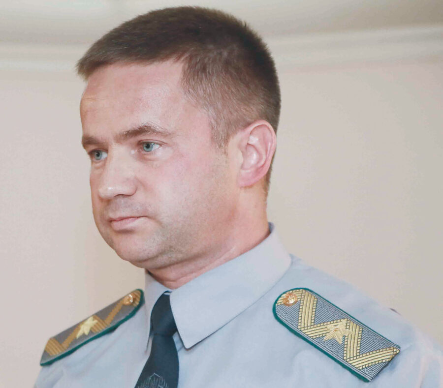 Зображення для публікації 'Компанії експрикордонника з команди президента Зеленського ввозили до України нелегальні сигарети'