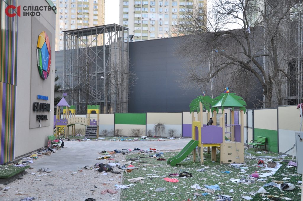 Київ між обстрілами: фоторепортаж зі зруйнованих вулиць