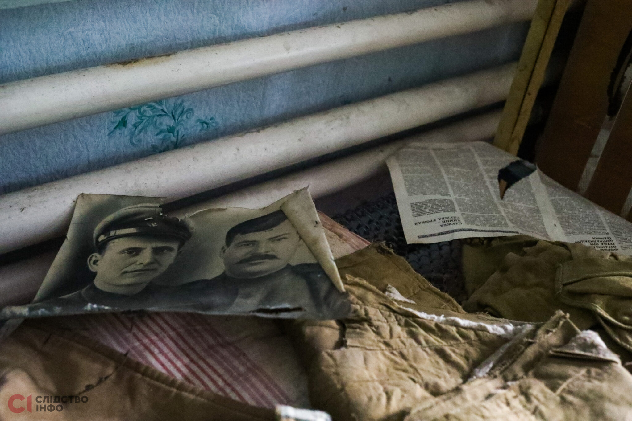 Фотографії мешканців у покинутому будинку на Херсонщині