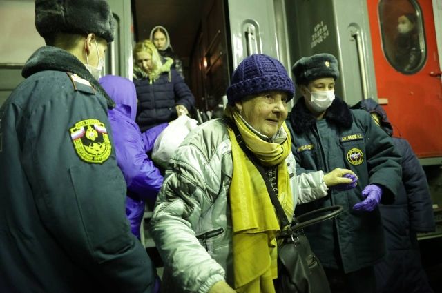 Чебоксари зустрічають укрзаїнських «біженців» / chv.aif.ru