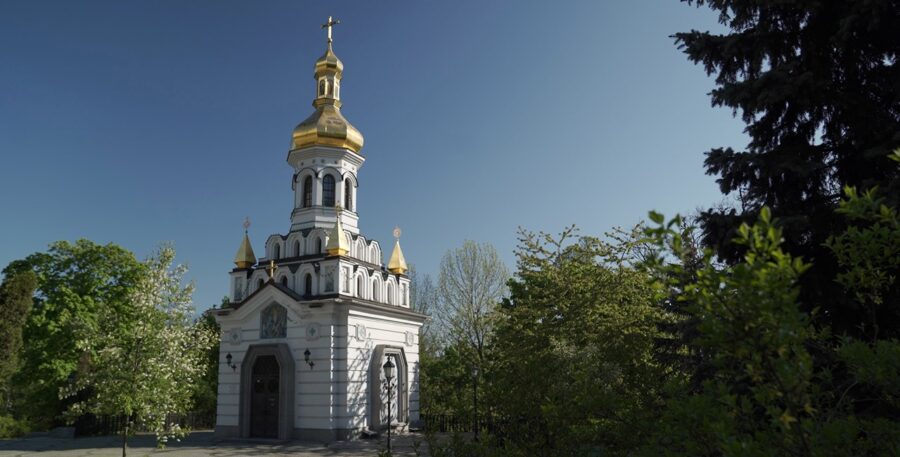 Зображення для публікації 'Біля майбутнього Пантеону Героїв України функціонує незаконно збудована церква УПЦ МП'