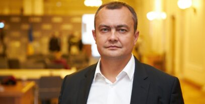 Зображення для публікації '«Слуга Народу» Арістов складає повноваження нардепа після розслідування журналістів «Слідства.Інфо»'