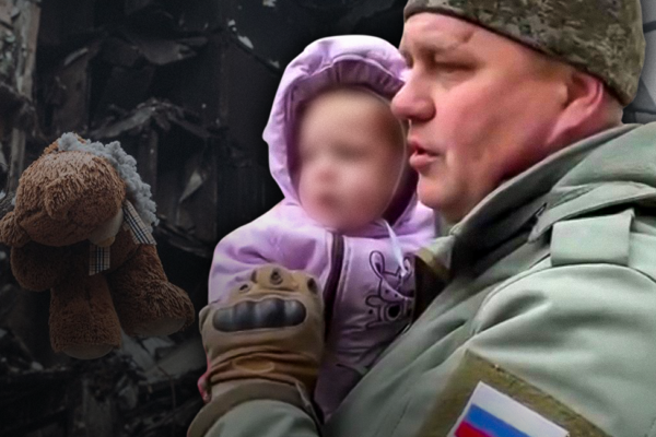 Російський військовий тримає в руках дитину