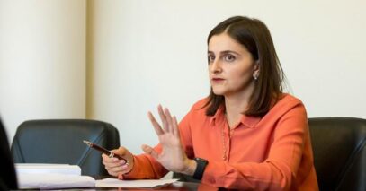 Зображення для публікації 'Депутатка Василевська-Смаглюк шукала гуманітарну допомогу в сумнівної організації, яку їй порадила міністерка соцполітики — розслідування'