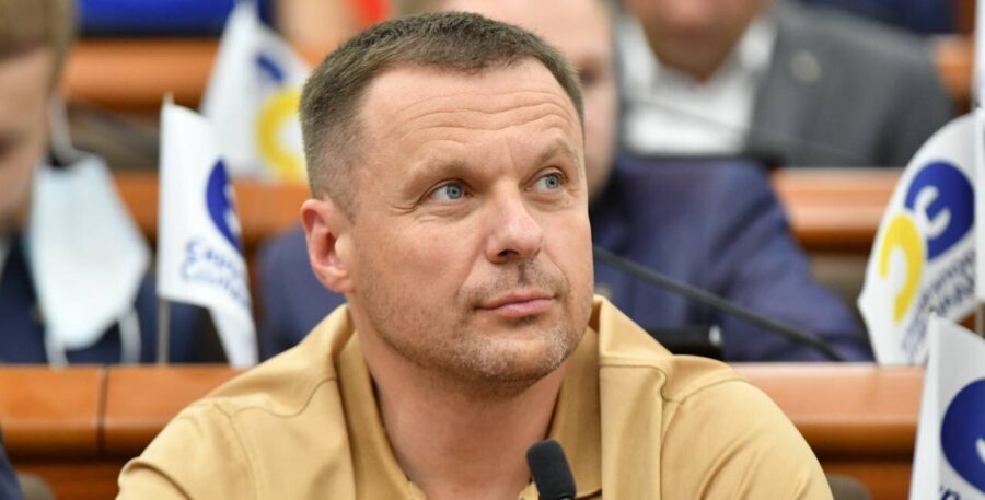Зображення для публікації 'Депутат від партії «Європейська Солідарність» задекларував, що його дружина-підприємиця заробила за рік 1 гривню'