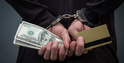 Зображення для публікації 'Прокурора, який отримав 30 тисяч доларів хабаря за закриття справи, звільнили з посади'