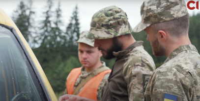 Зображення для публікації '«Повістки роздаєш, а потім на похороні мусиш сімʼї загиблого вручати прапор», — військовий ТЦК про свою службу '