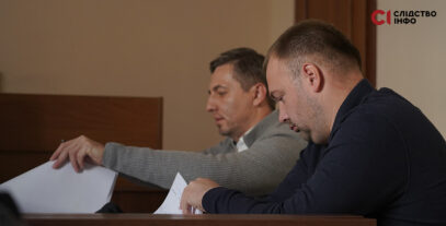Зображення для публікації 'Поліцейський, якого підозрюють у переправленні 20 чоловіків за кордон, попросив відвід судді й пішов з зали суду. Засідання перенесли'