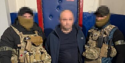 Зображення для публікації 'Теракт на Одещині: жінка зʼєднала контакт у пристрої вибухівки перед тим, як зайти у відділок поліції'