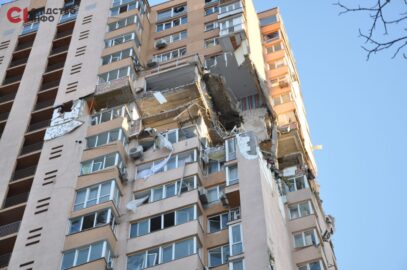 Зображення для публікації 'У КМДА стверджують, що відновили 23 пошкоджені обстрілами будинки. Ще 14 обіцяють відремонтувати цього року'