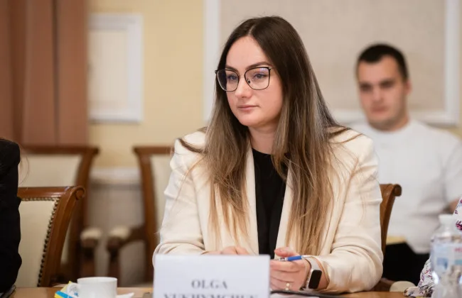 Зображення для публікації 'Чоловік ексзаступниці міністра енергетики продав куплену за 10 000 гривень Tesla у 82 рази дорожче '