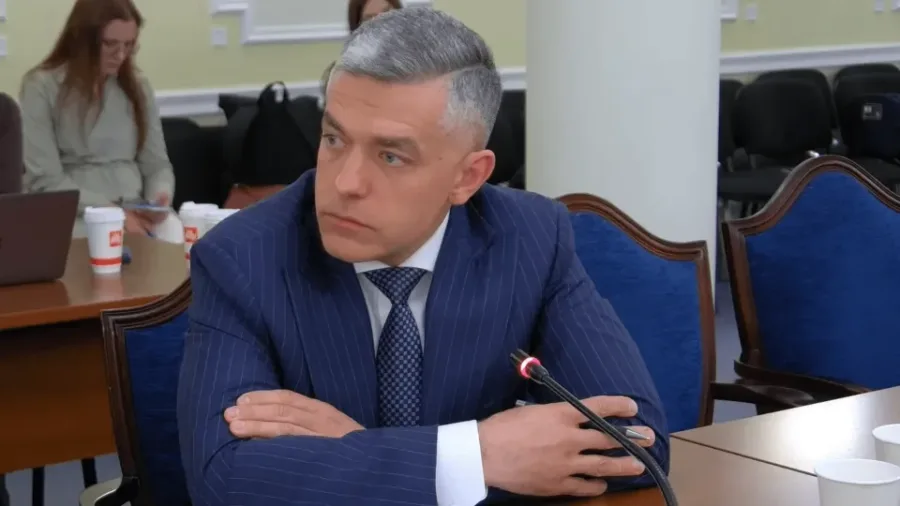 Зображення для публікації '«Вони там до ночі “куралесили”». Ексголова наглядової ради «Сенс Банку» міг підробляти документи для легалізації застави Галущенку'